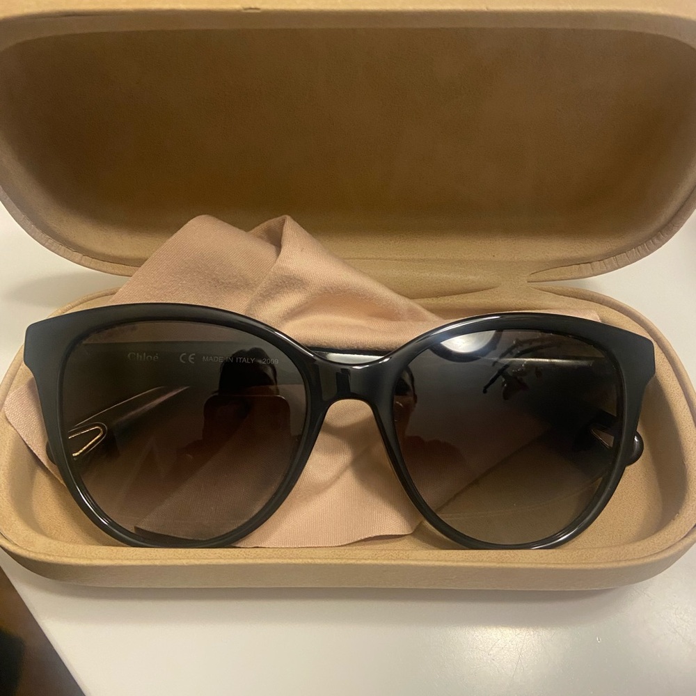 Beautiful black Chloé sunglasses!